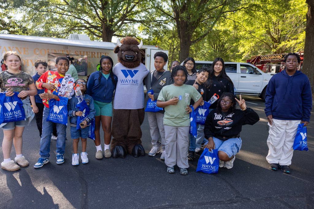 Students stand with a bison mascot.